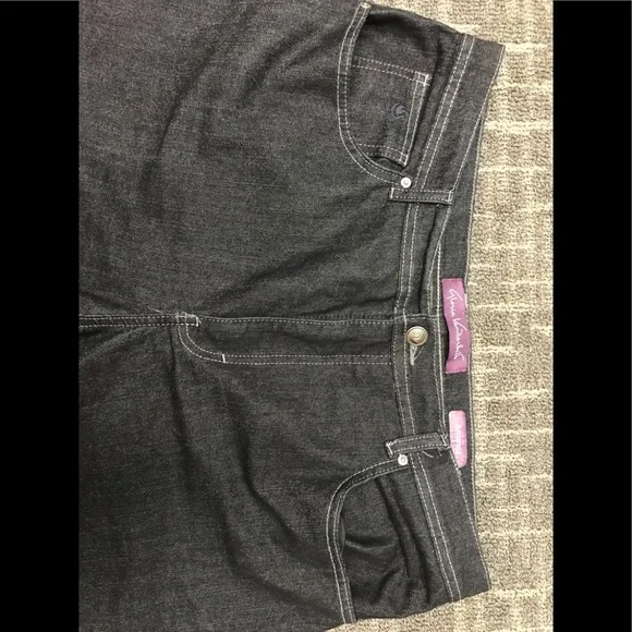 Gloria Vanderbilt - Picture 2 of 7